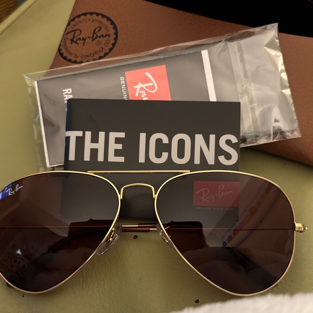 Ray-Ban Classic Gold Aviator Sunglasses
